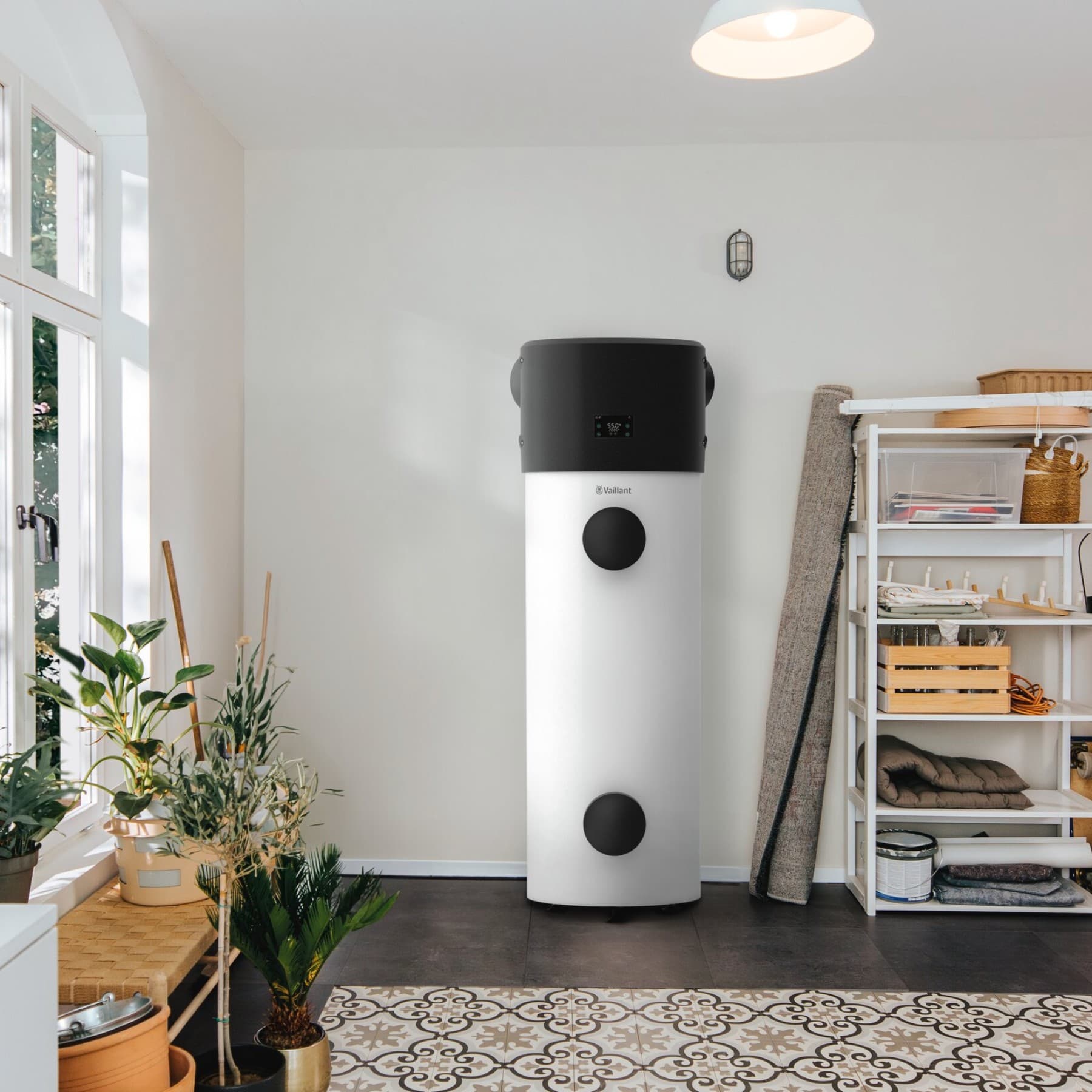 Vaillant aroSTOR plus warmtepompboiler in een bijkeuken