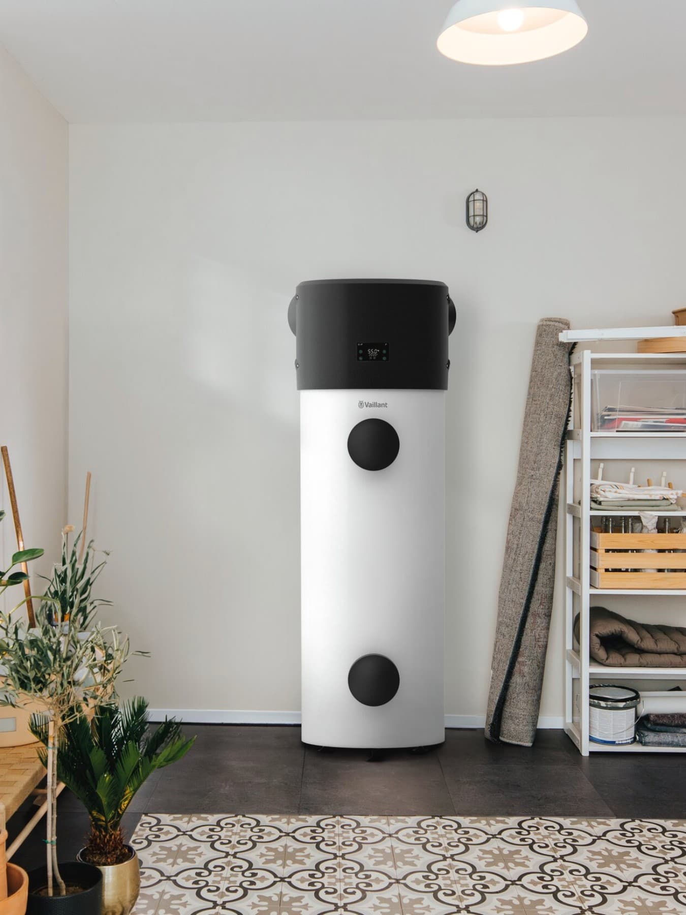 Vaillant aroSTOR plus warmtepompboiler in een bijkeuken