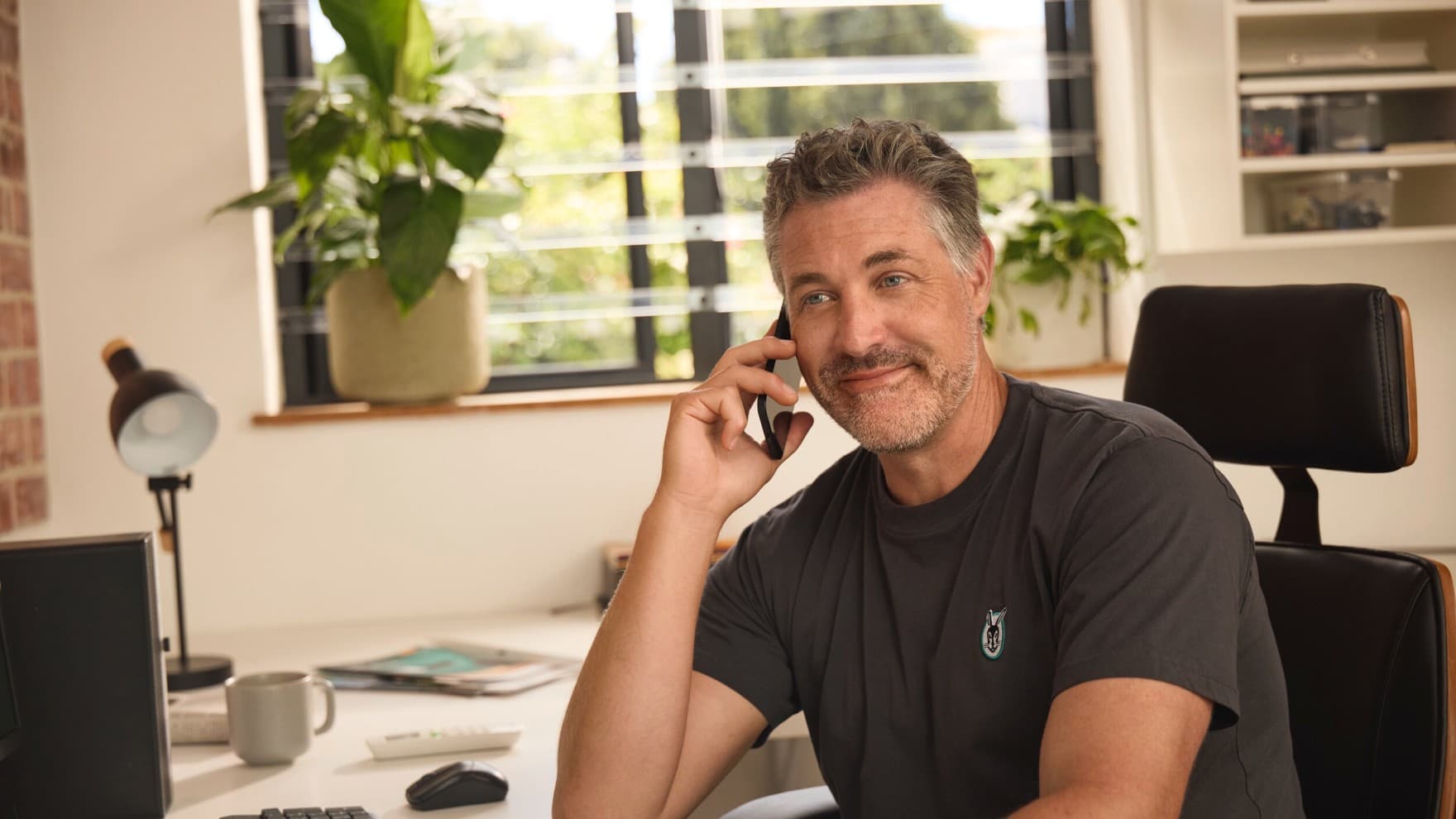 Vaillant-adviseur aan de telefoon.