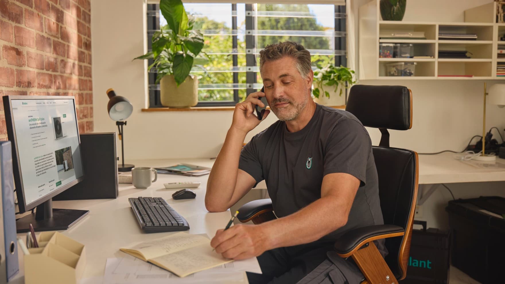 Een Vaillant-expert aan de telefoon
