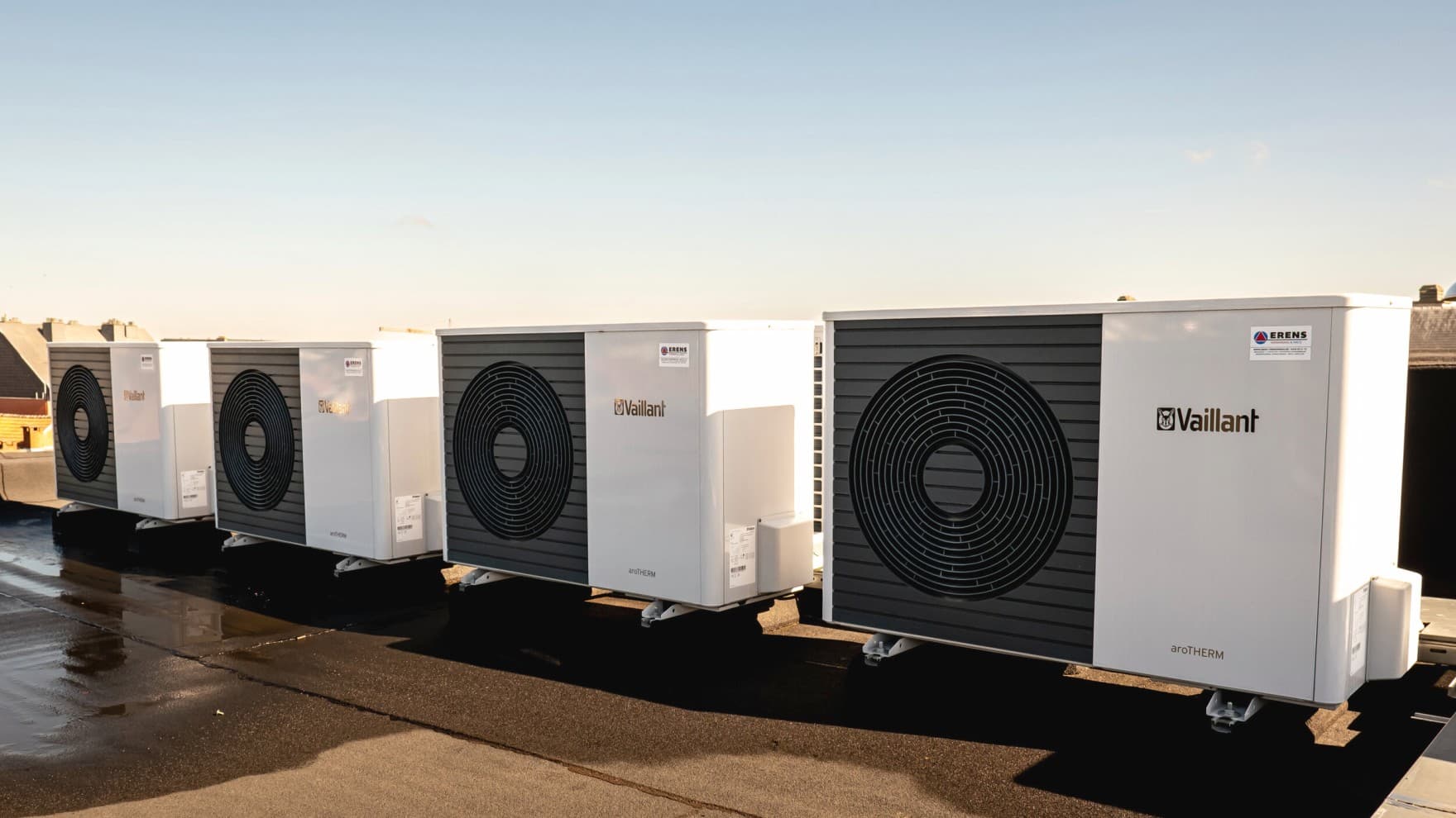 Vaillant warmtepompen op een dak in cascade