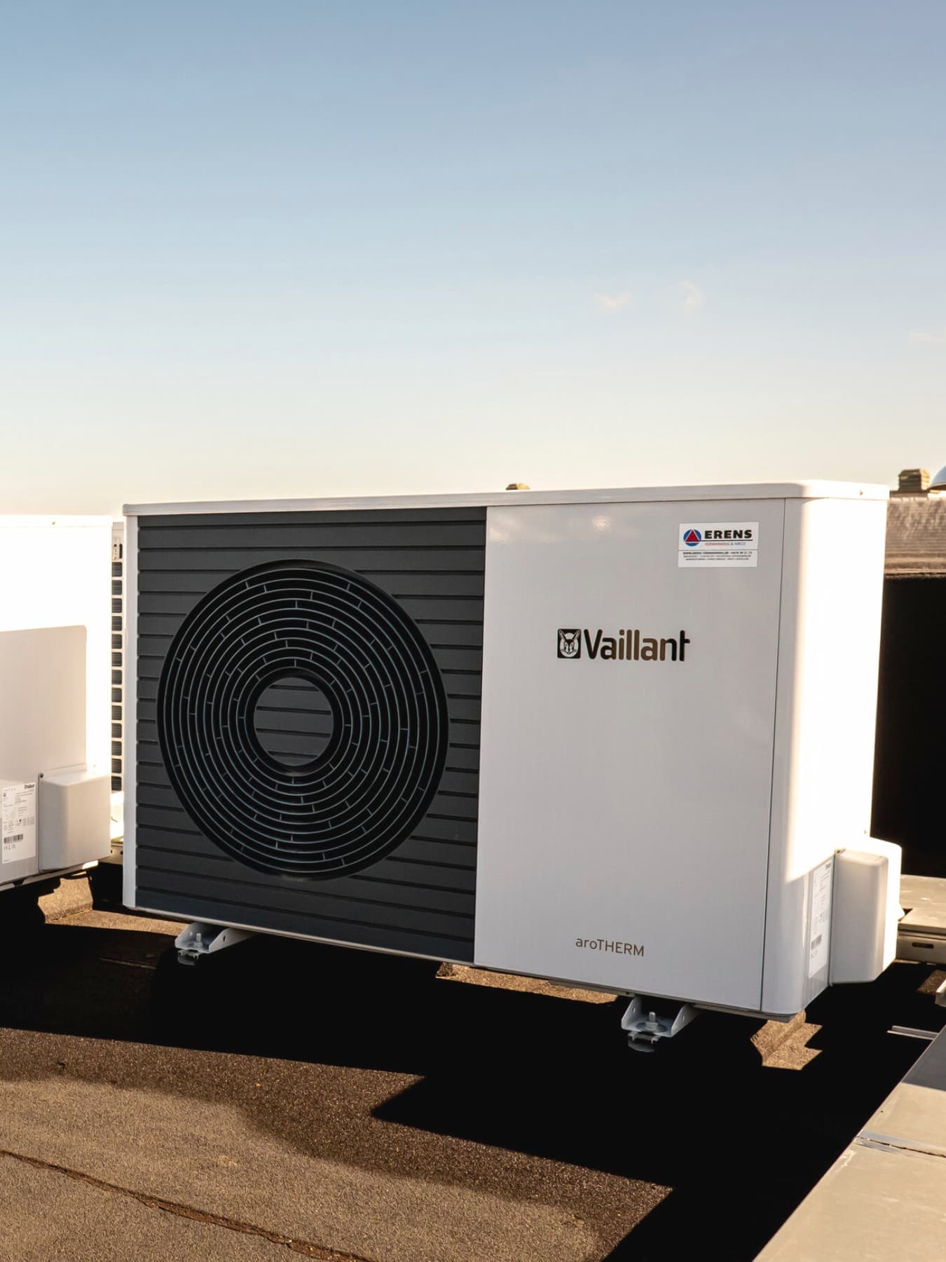 Vaillant warmtepompen op een dak in cascade