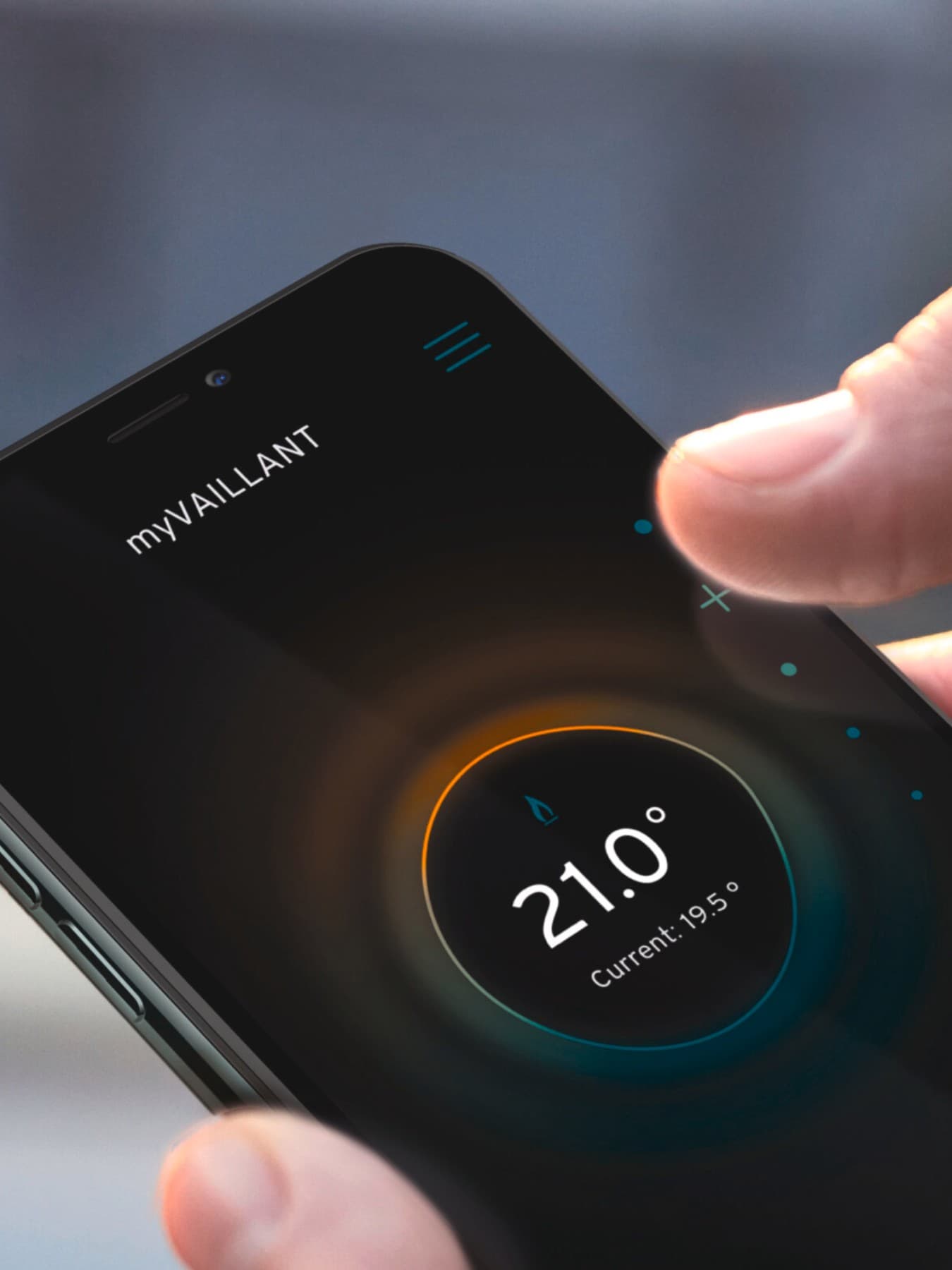 Persoon ziet de temperatuur van zijn verwarming in de myVaillant-app.
