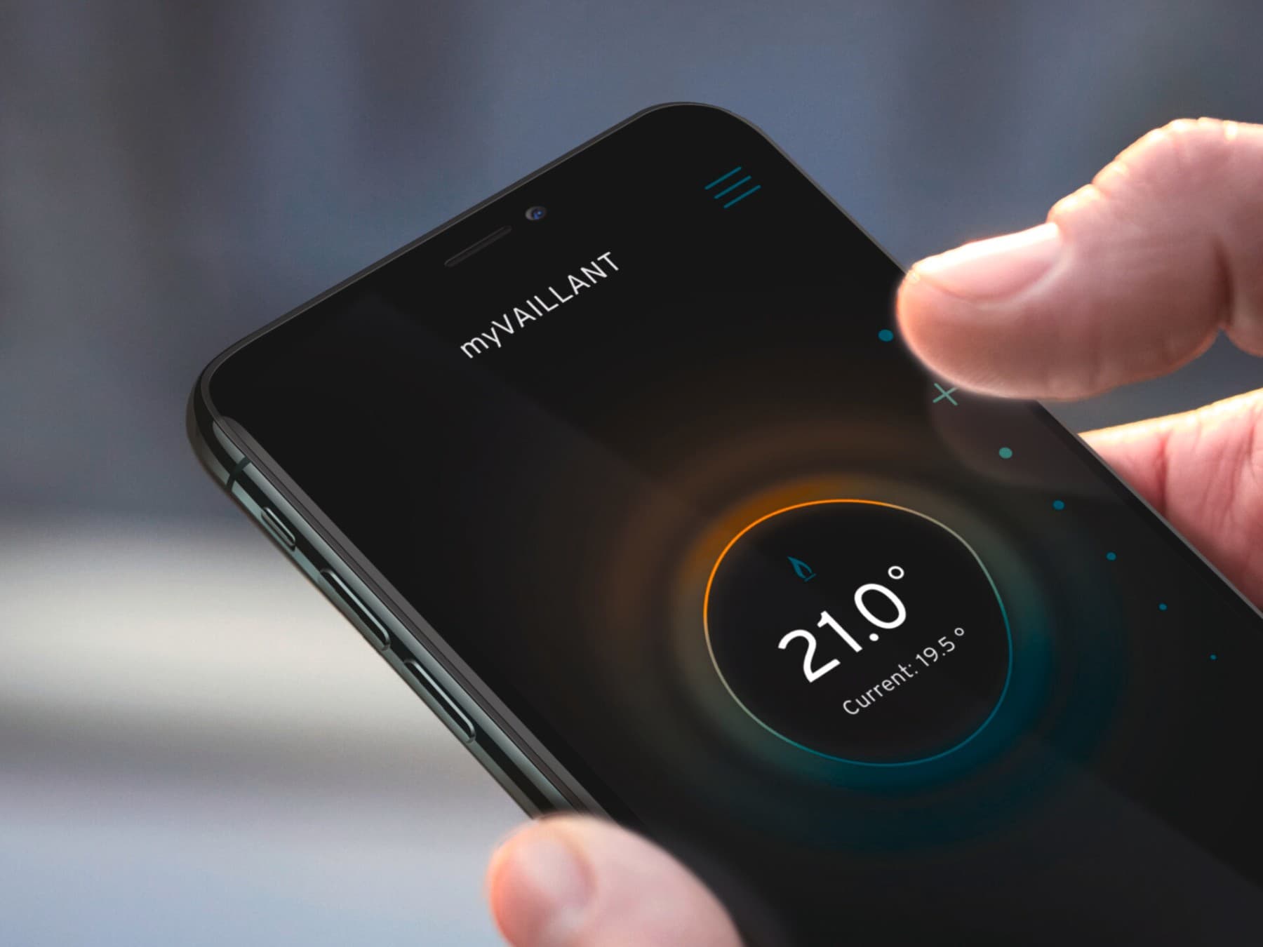 Persoon ziet de temperatuur van zijn verwarming in de myVaillant-app.