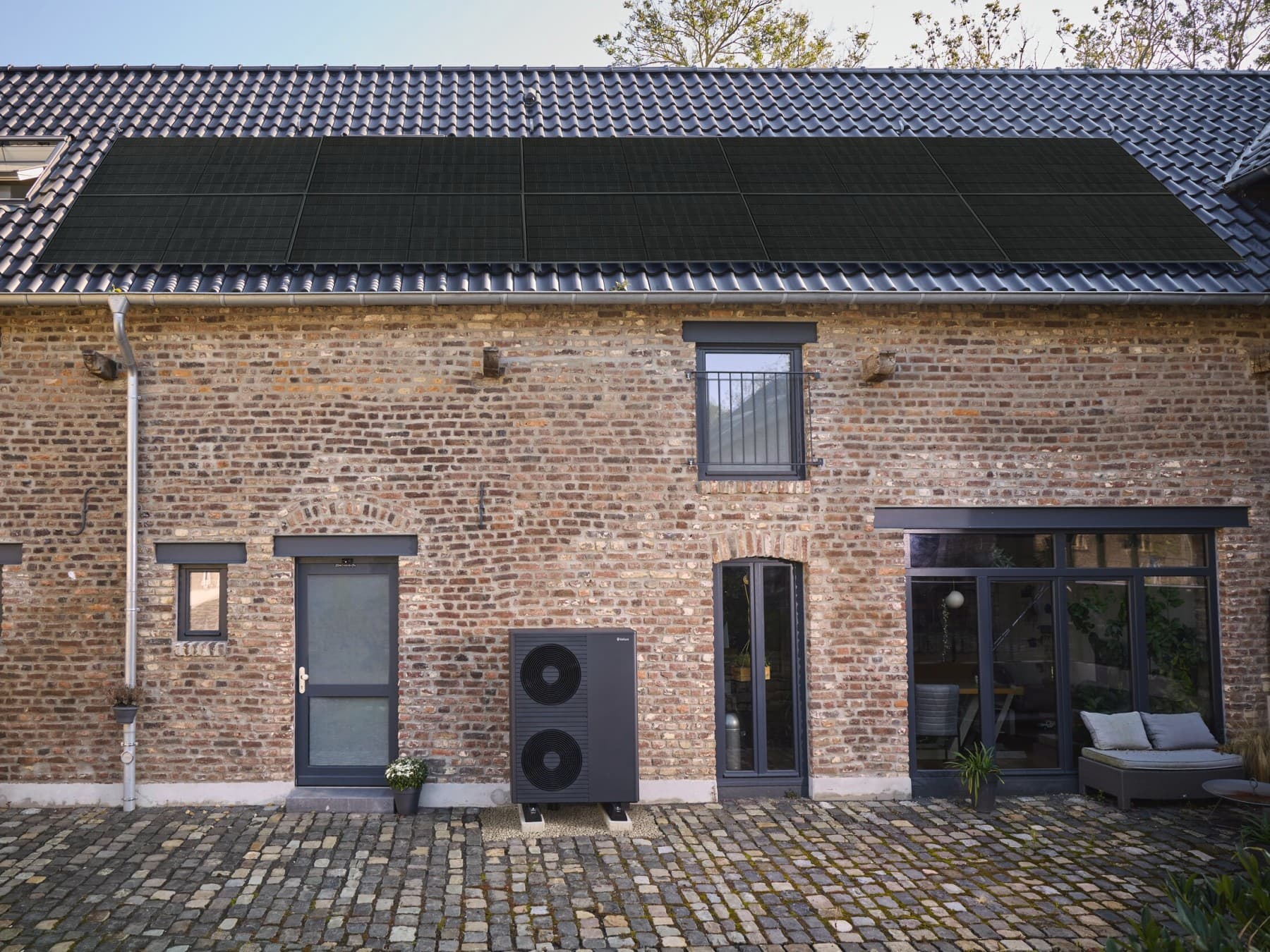 Huis met fotovoltaïsche modules op het dak
