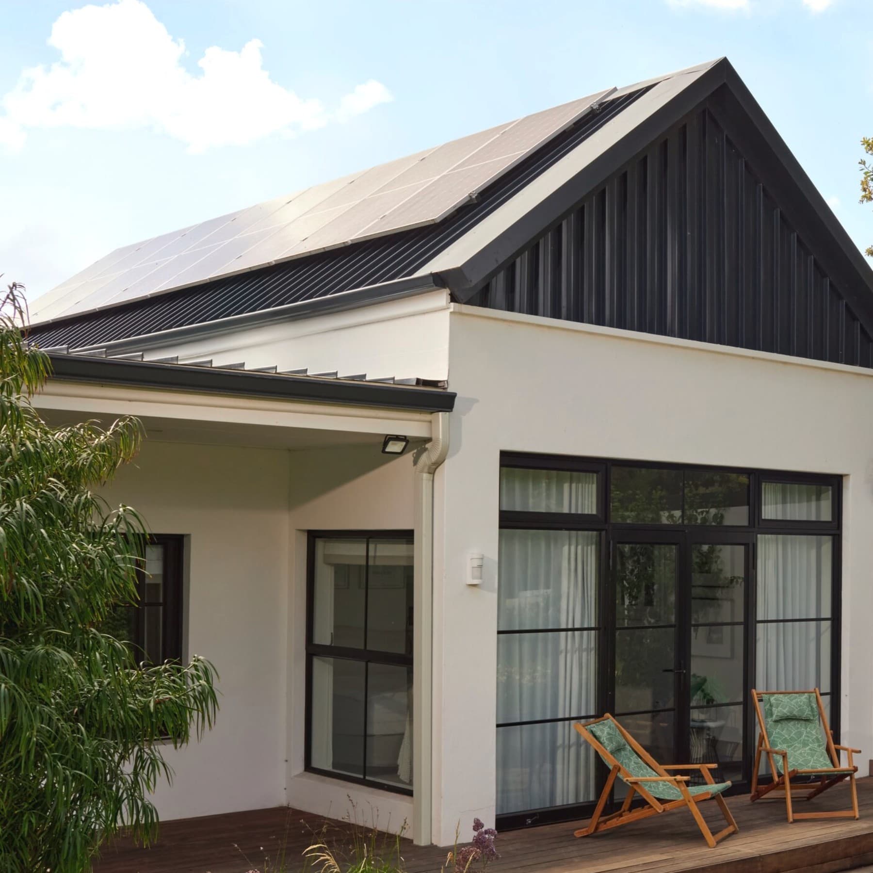 Zonnepanelen op het dak van een huis