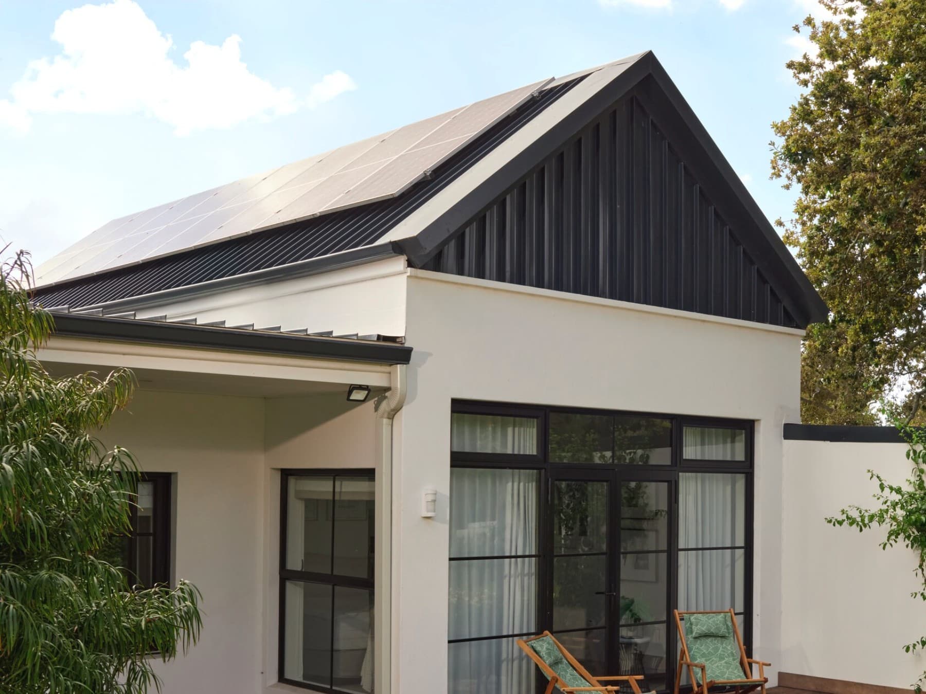 huis met zonnepanelen op het dak