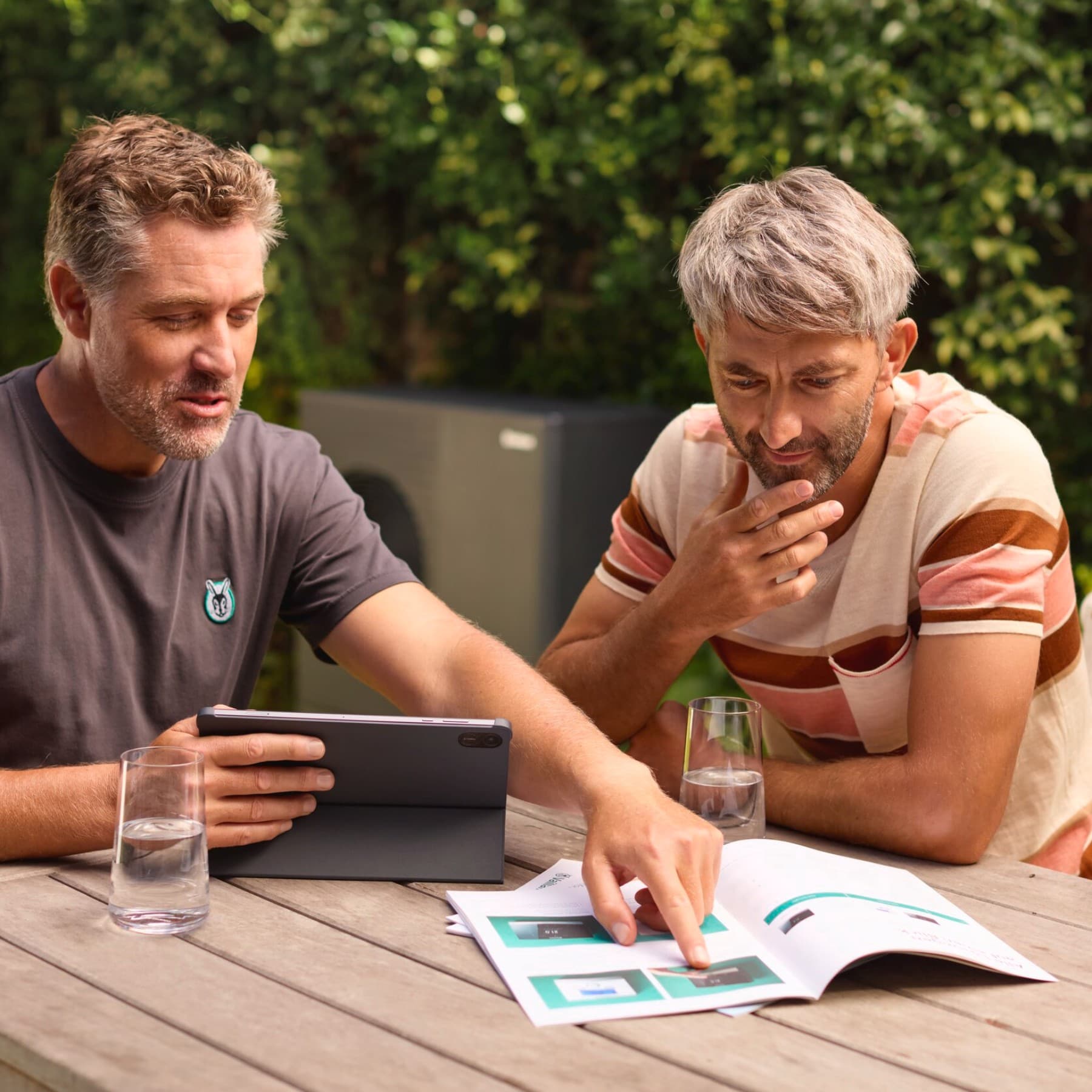 Installateur en klant in een adviesgesprek