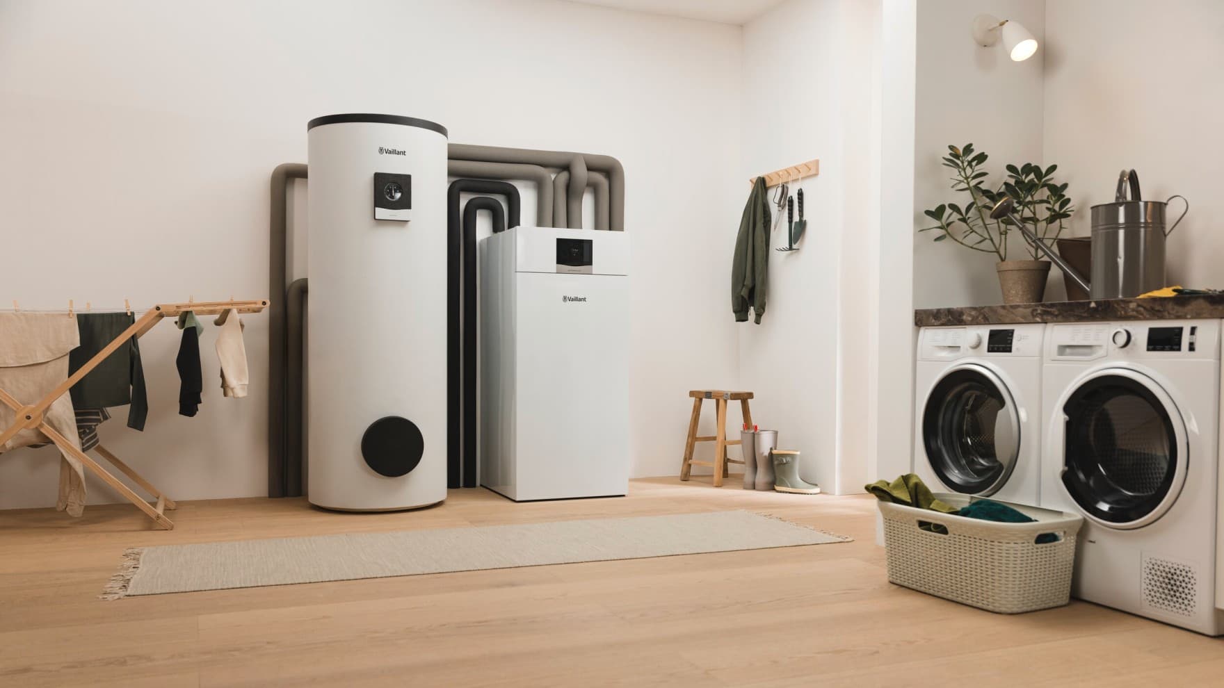 geoTHERM exclusive geothermische warmtepomp met boiler in een berging