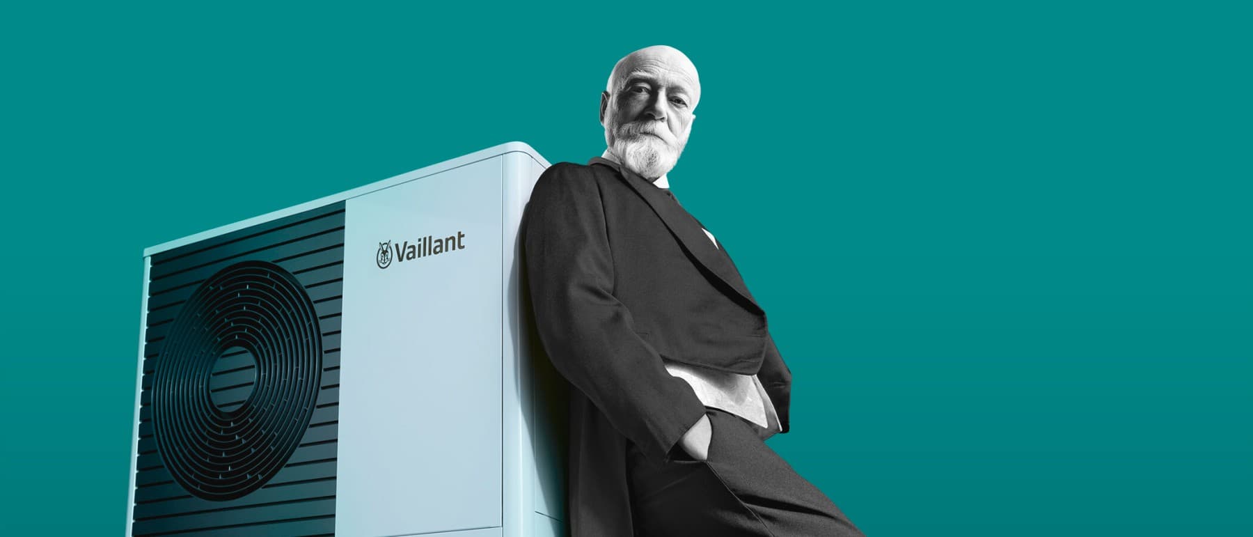 Johann Vaillant leunt tegen een warmtepomp