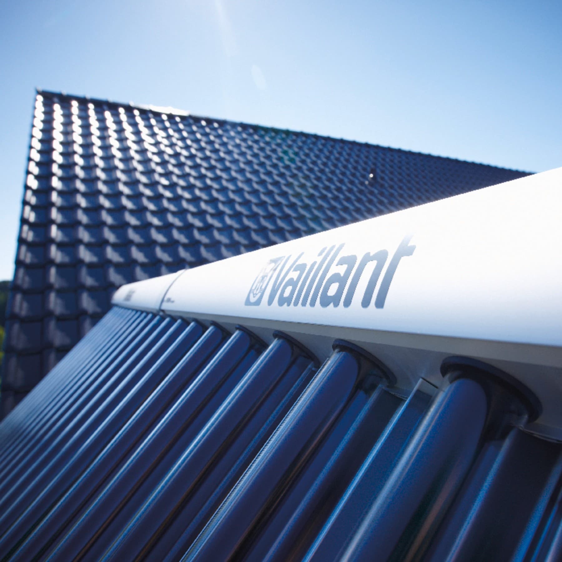 Close up van zonnepanelen op een dak