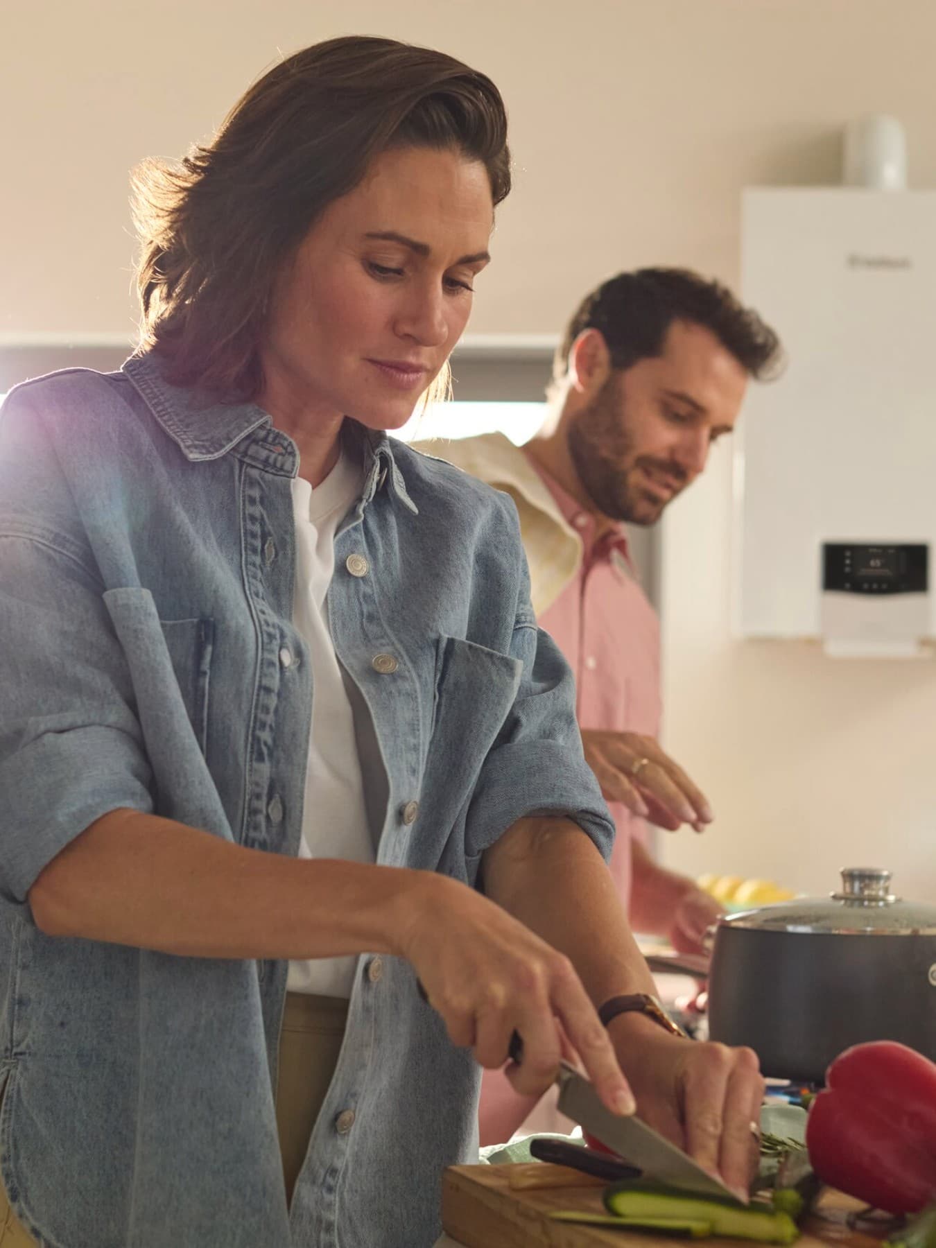 Stel in hun keuken