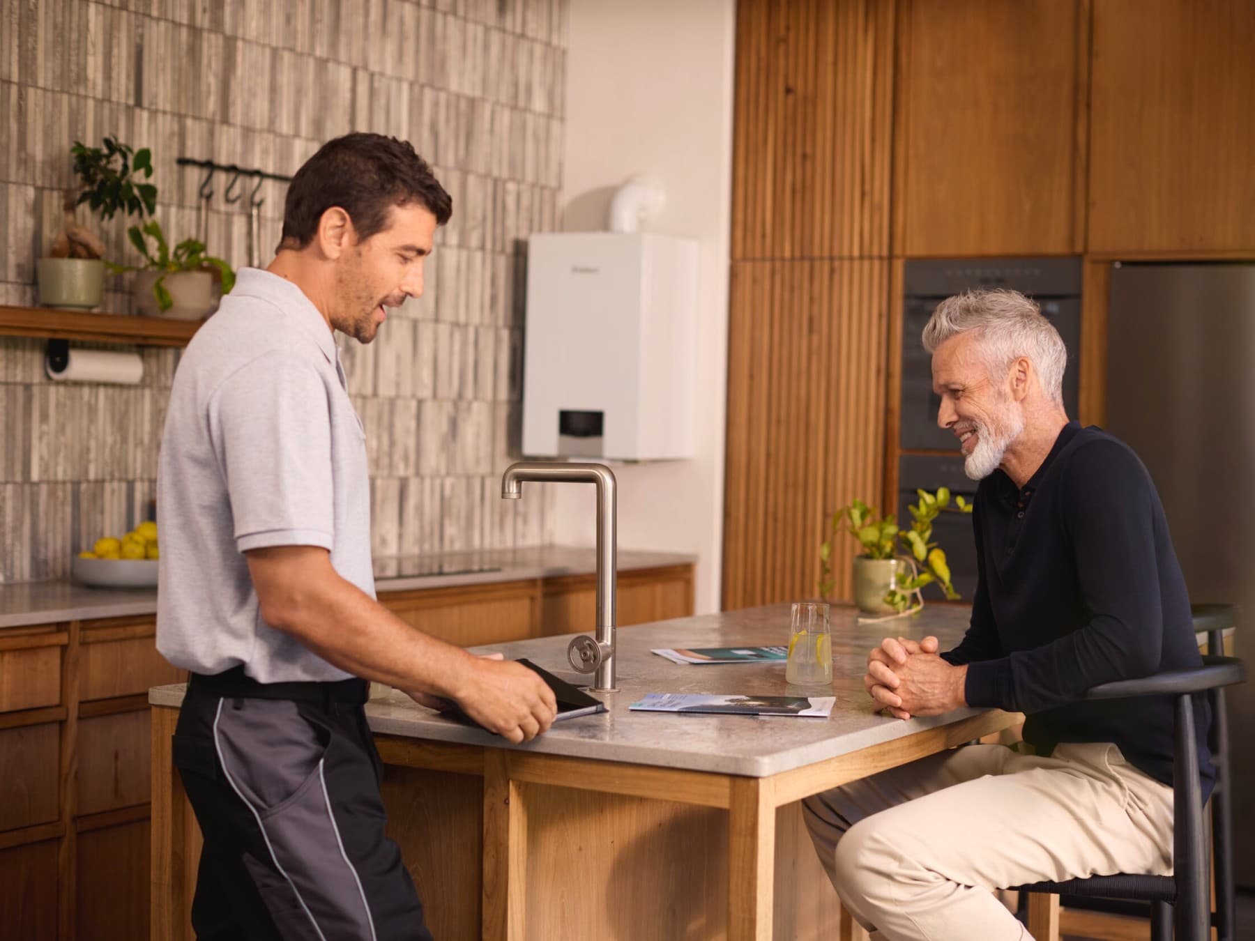 Conversation entre un propriétaire et un technicien | Vaillant