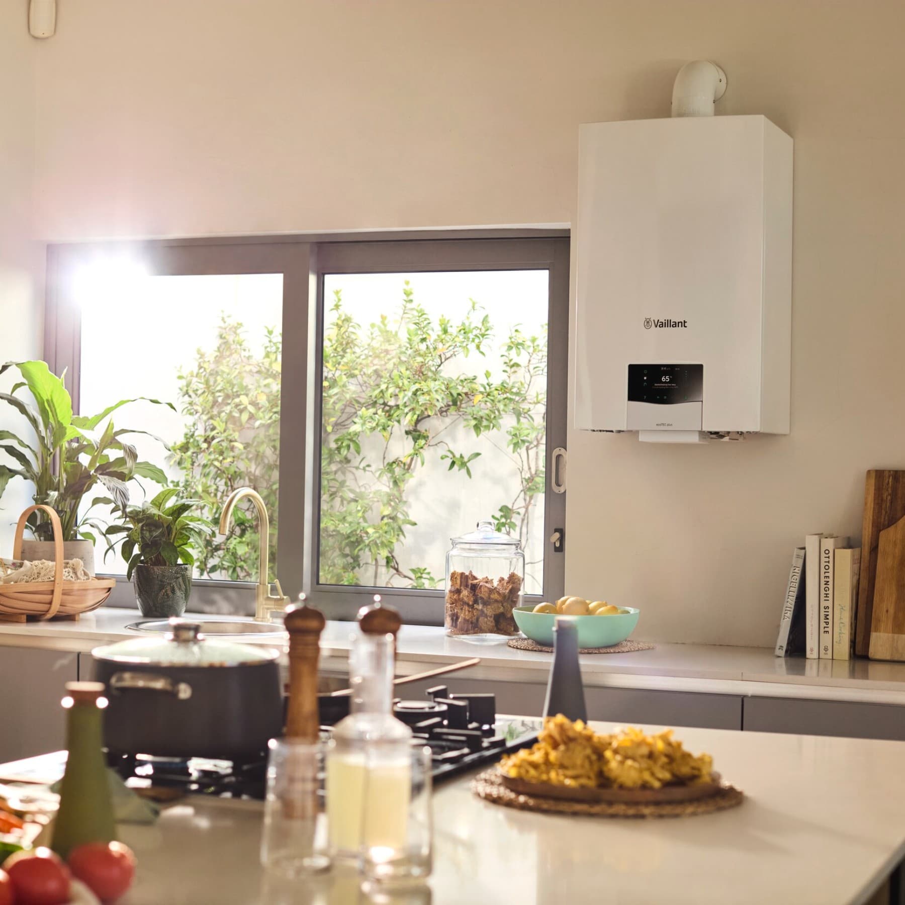Gasboiler aan de muur in de keuken